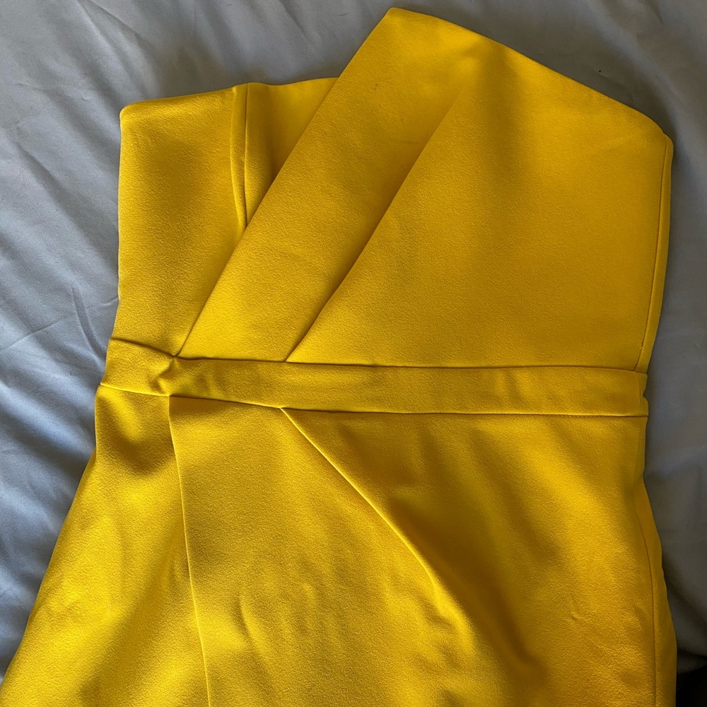 House of CB Yellow Strapless Dress in Medium - Picture 9 of 9